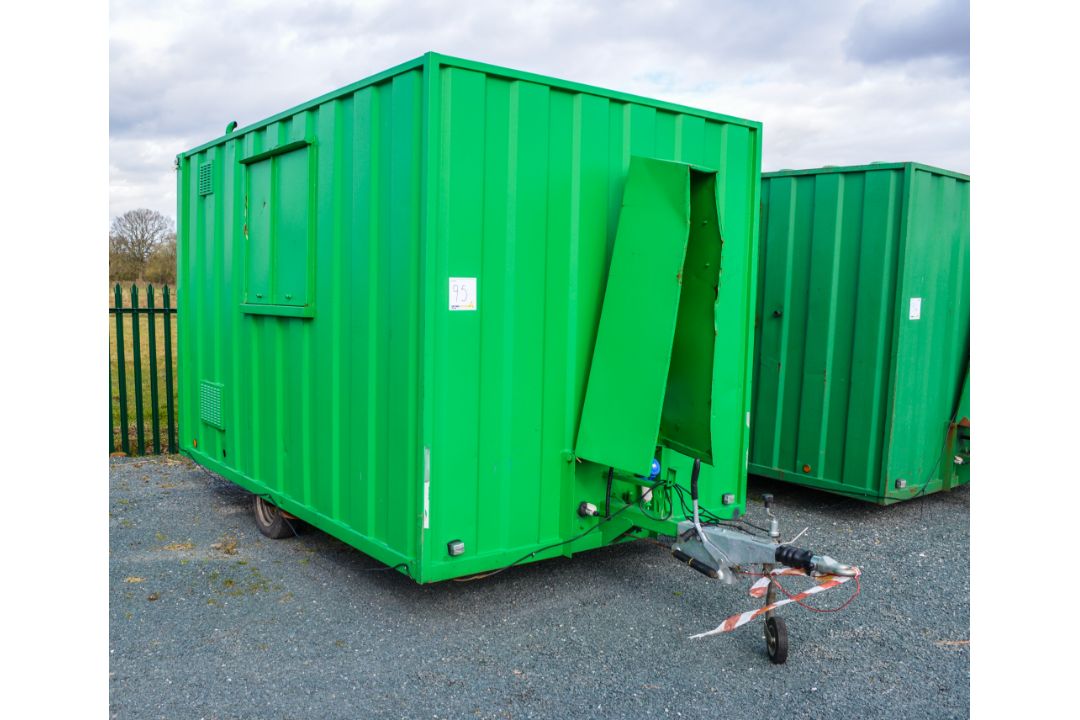 Groundhog 12ft x 6 ft fast tow mobile steel anti vandal welfare unit Comprising of: canteen area, - Image 2 of 12