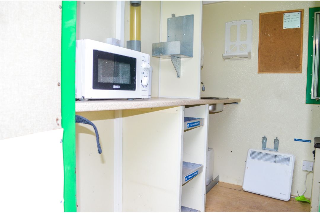 Groundhog 12ft x 6 ft fast tow mobile steel anti vandal welfare unit Comprising of: canteen area, - Image 9 of 12