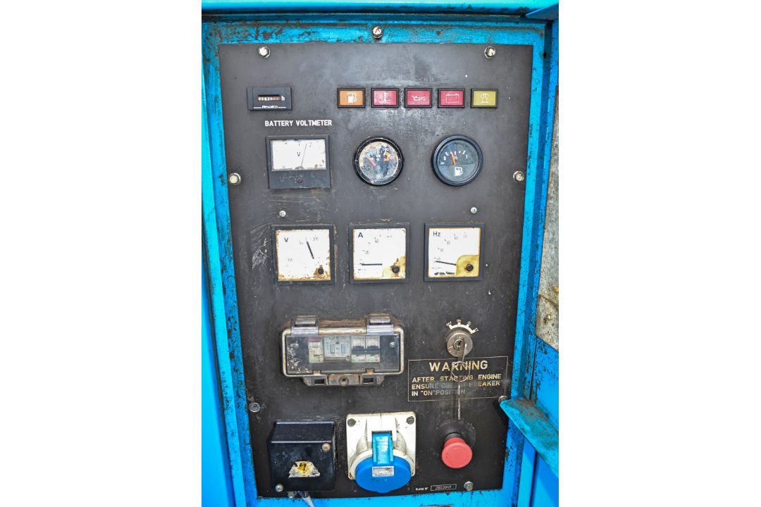 21 ft x 9 ft steel anti vandal welfare unit Comprising of: canteen area, toilet & generator room c/w - Image 10 of 11
