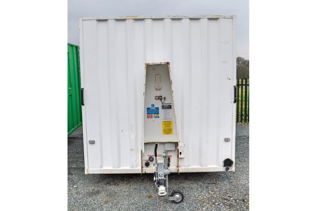 Groundhog 12ft x 6 ft fast tow mobile steel anti vandal welfare unit Comprising of: canteen area, - Image 5 of 10