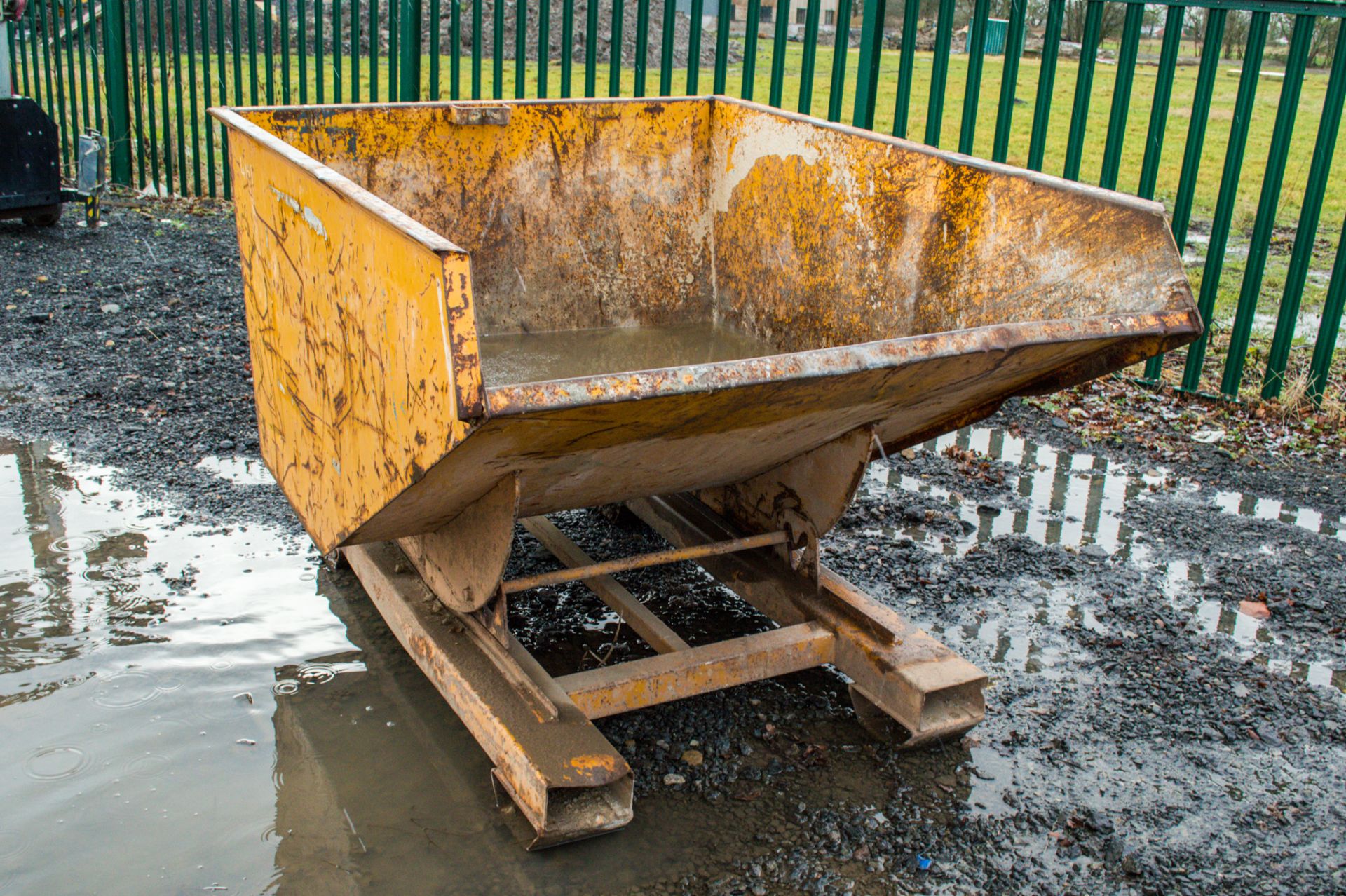 Steel fork lift tipping skip 4191
