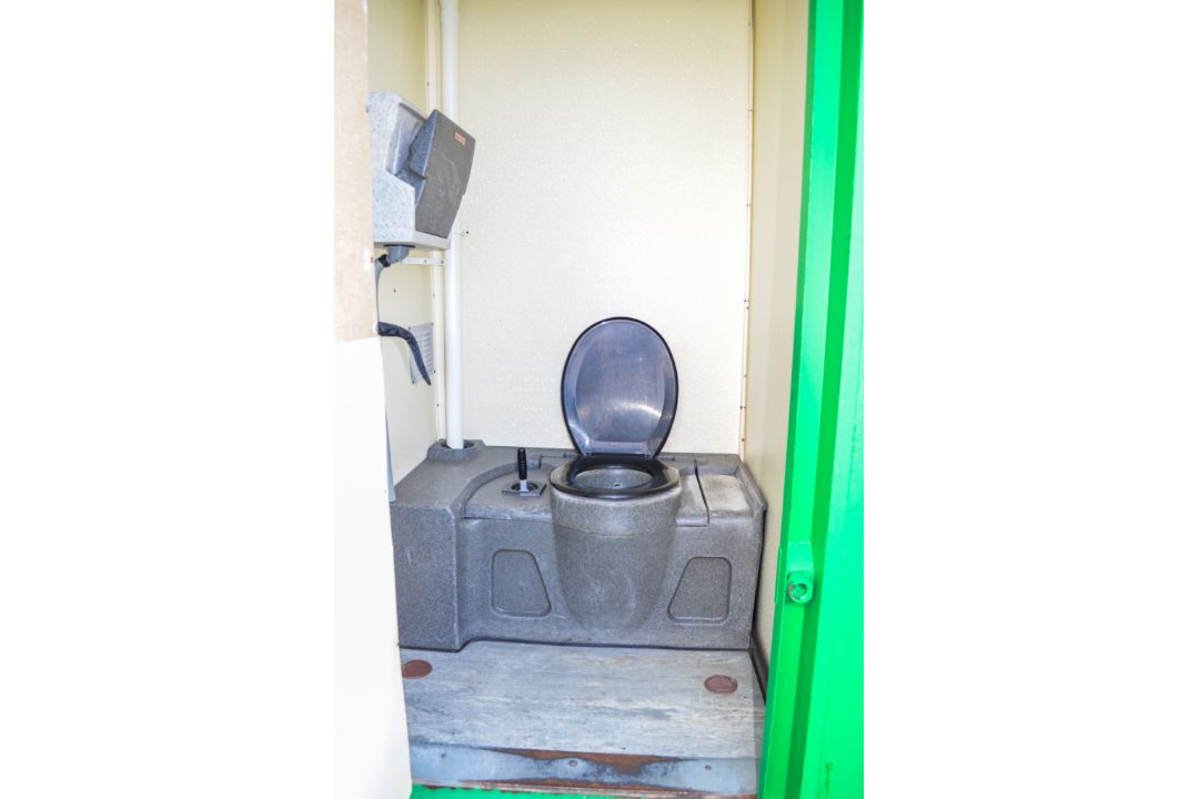 Groundhog 12ft x 6 ft fast tow mobile steel anti vandal welfare unit Comprising of: canteen area, - Image 8 of 12