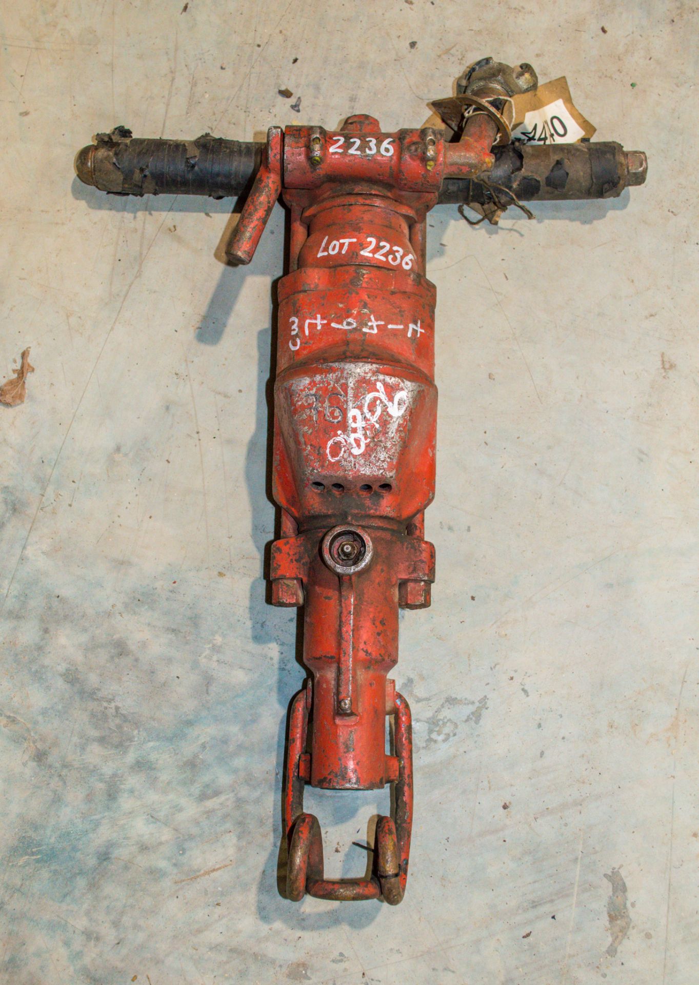 Pneumatic demolition pick CW76417