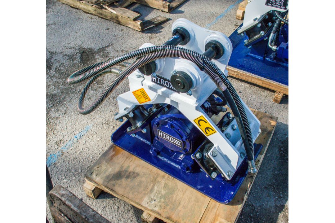 Hirox hydraulic compactor plate 2-5 tonne excavator ** New and unused ** - Image 1 of 4