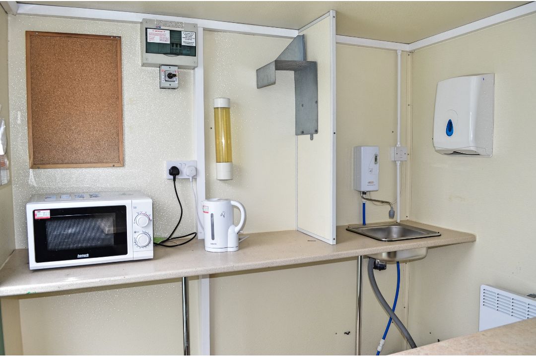Groundhog 12ft x 6 ft fast tow mobile steel anti vandal welfare unit Comprising of: canteen area, - Image 8 of 10