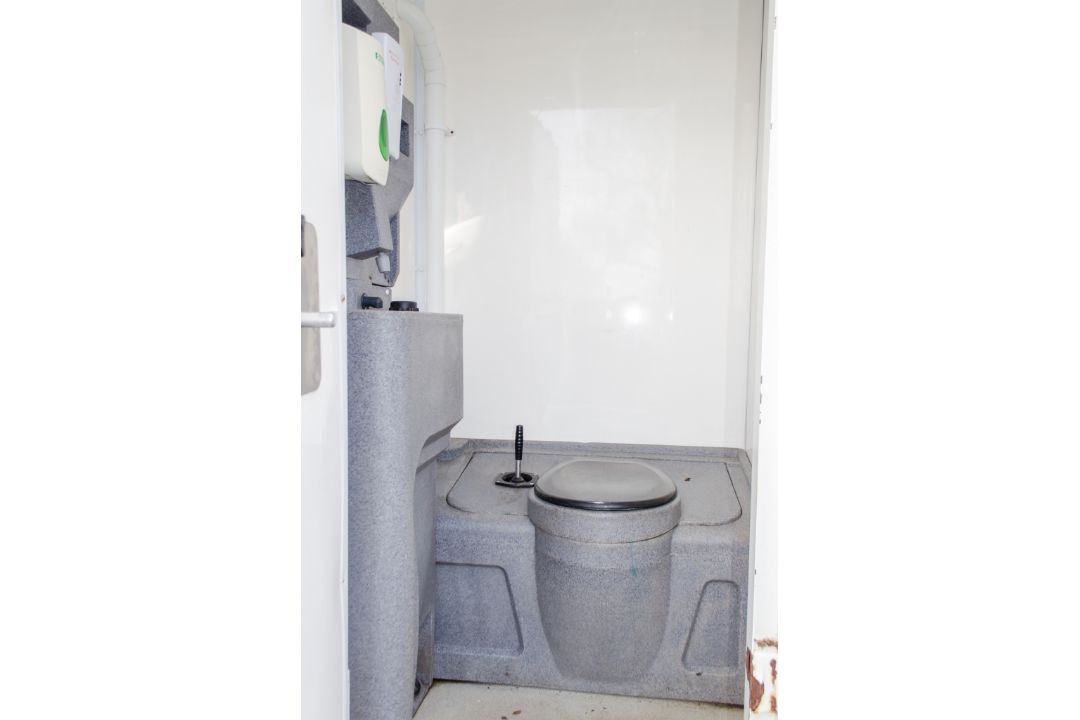 Boss Cabins 12ft x 6 ft  fast tow mobile steel anti vandal welfare unit - Image 10 of 13