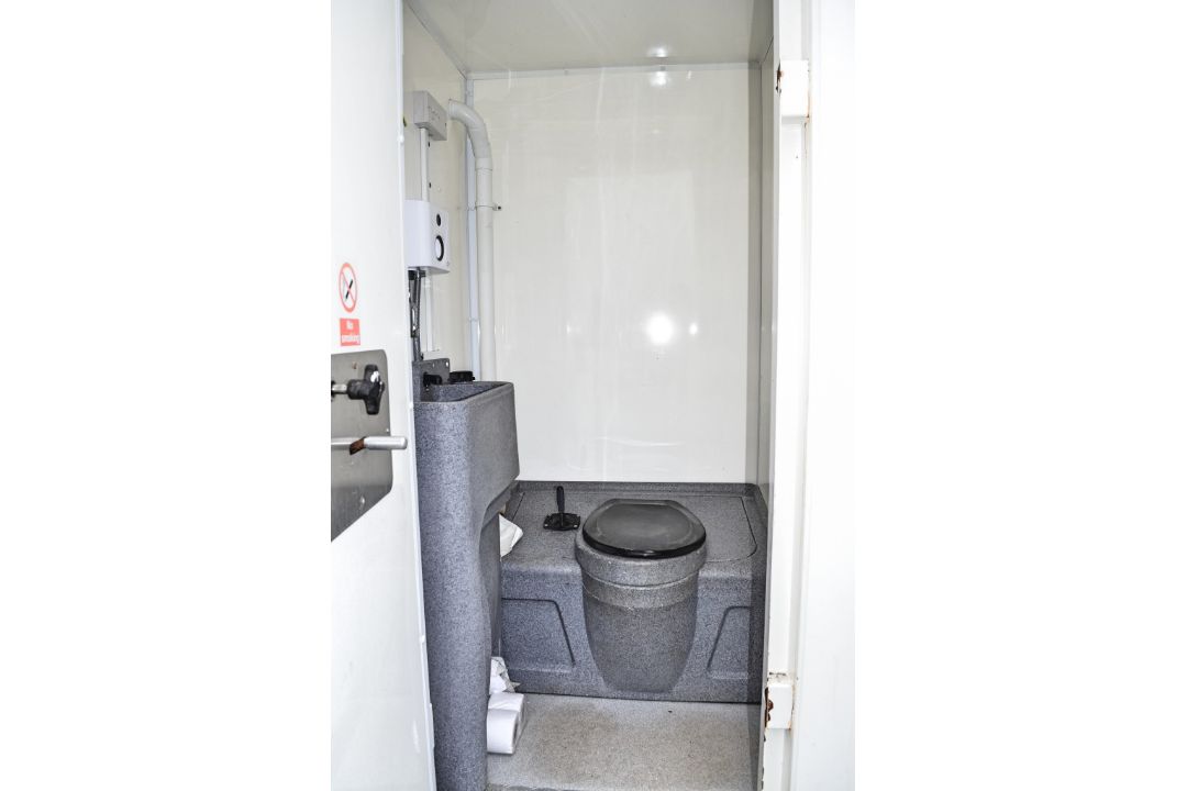 Groundhog 12ft x 6 ft fast tow mobile steel anti vandal welfare unit Comprising of: canteen area, - Image 9 of 10