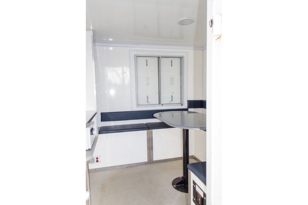 Boss Cabins 12ft x 6 ft  fast tow mobile steel anti vandal welfare unit - Image 7 of 13