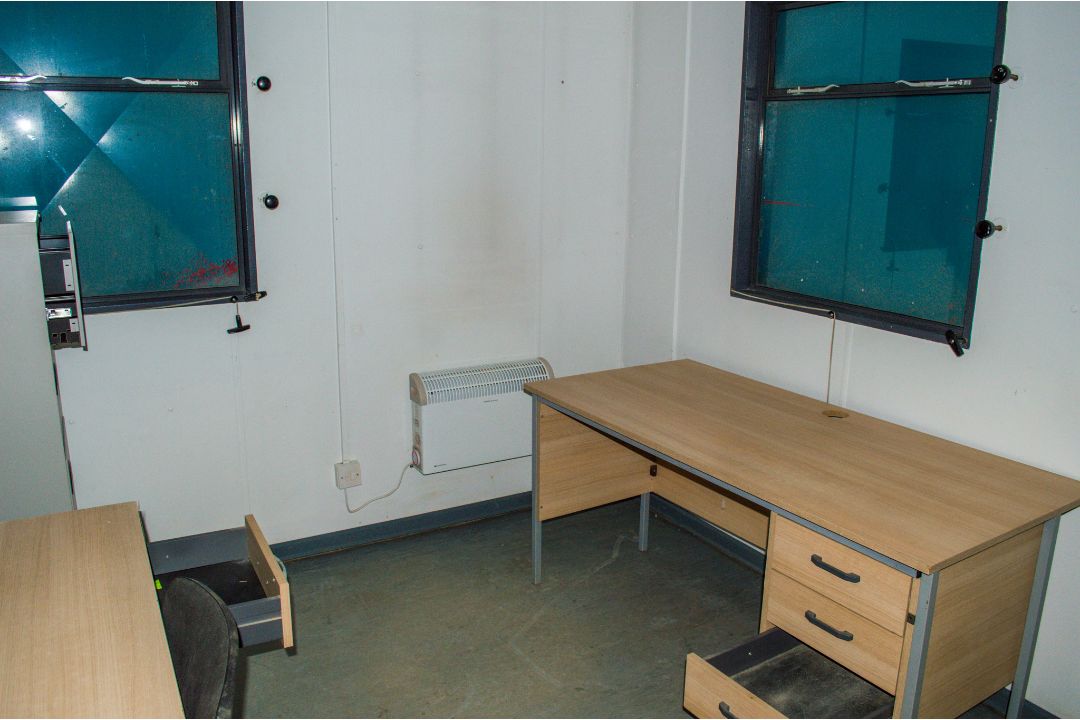 32' by 10' jack leg anti vandal steel canteen/office unit  comprising canteen/kitchen area and - Image 11 of 11