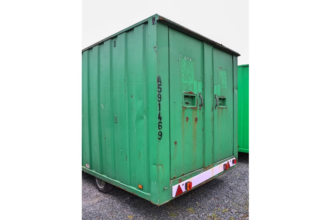 Groundhog 12ft x 6 ft  fast tow mobile steel anti vandal welfare unit Comprising of: canteen area, - Image 3 of 9