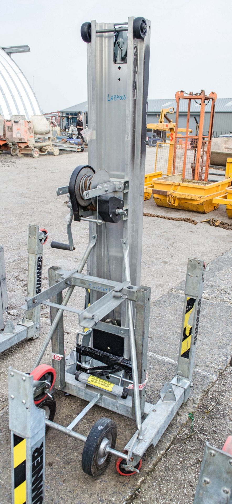 Sumner 2010 manual hoist c/w forks S/N: 9459 ** Parts missing ** - Image 2 of 2