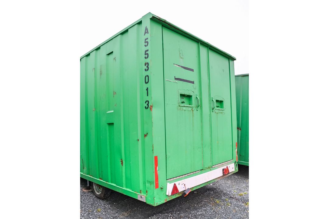 Groundhog 12ft x 6 ft fast tow mobile steel anti vandal welfare unit Comprising of: canteen area, - Image 3 of 10