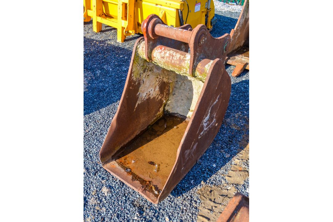 2ft digging bucket to suit ZX130 - Image 1 of 2