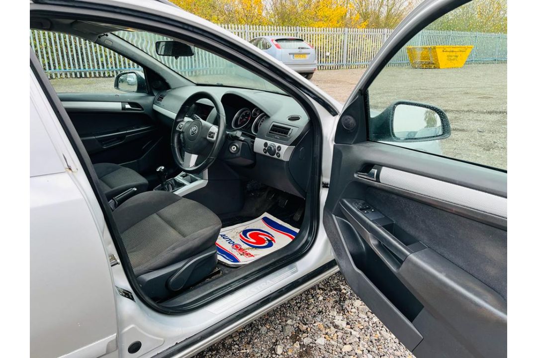 **On Sale** Vauxhall Astra Sportive 1.7 CDTI EcoTec 2011 '11 Reg' - Panel Van - A/C - Image 15 of 25