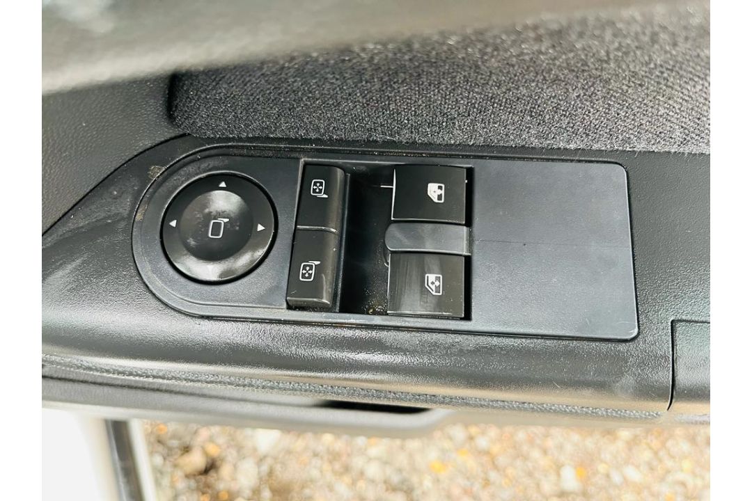 **On Sale** Vauxhall Astra Sportive 1.7 CDTI EcoTec 2011 '11 Reg' - Panel Van - A/C - Image 22 of 25