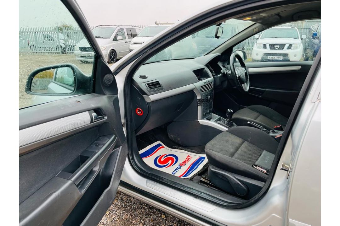 **On Sale** Vauxhall Astra Sportive 1.7 CDTI EcoTec 2011 '11 Reg' - Panel Van - A/C - Image 19 of 25
