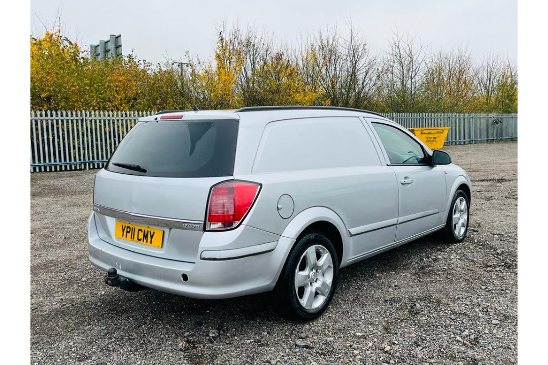 **On Sale** Vauxhall Astra Sportive 1.7 CDTI EcoTec 2011 '11 Reg' - Panel Van - A/C - Image 8 of 25