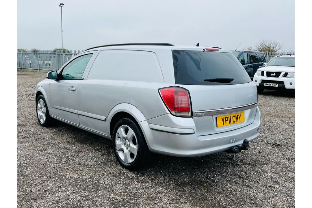 **On Sale** Vauxhall Astra Sportive 1.7 CDTI EcoTec 2011 '11 Reg' - Panel Van - A/C - Image 7 of 25