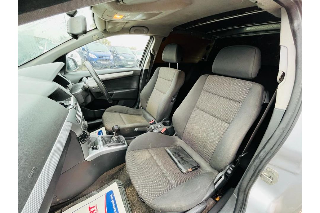 **On Sale** Vauxhall Astra Sportive 1.7 CDTI EcoTec 2011 '11 Reg' - Panel Van - A/C - Image 14 of 25