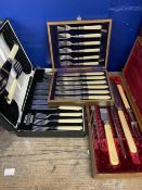 20th cent. Electroplate steel carving set in treen box, box condiment Staybrite fish knives and