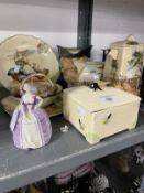 20th cent. Ceramics: Crown Devon honeycomb honey pot holder No. 558, Royal Winton 'Sunshine'