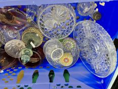 Ceramics: Mixed lot blue and white china includes Doulton jug, willow pattern plate, small Davenport