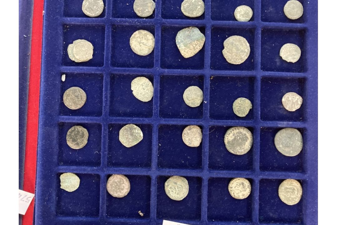 The Wexcombe Collection: Roman copper and bronze surface find coins 1st to 4th Century collected - Image 6 of 8