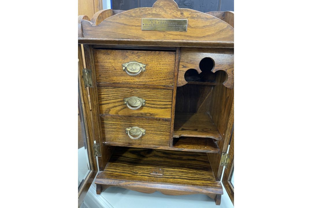 20th cent. Oak smokers companion glazed door, fitted interior of three drawers, pipe rack, storage - Image 3 of 7