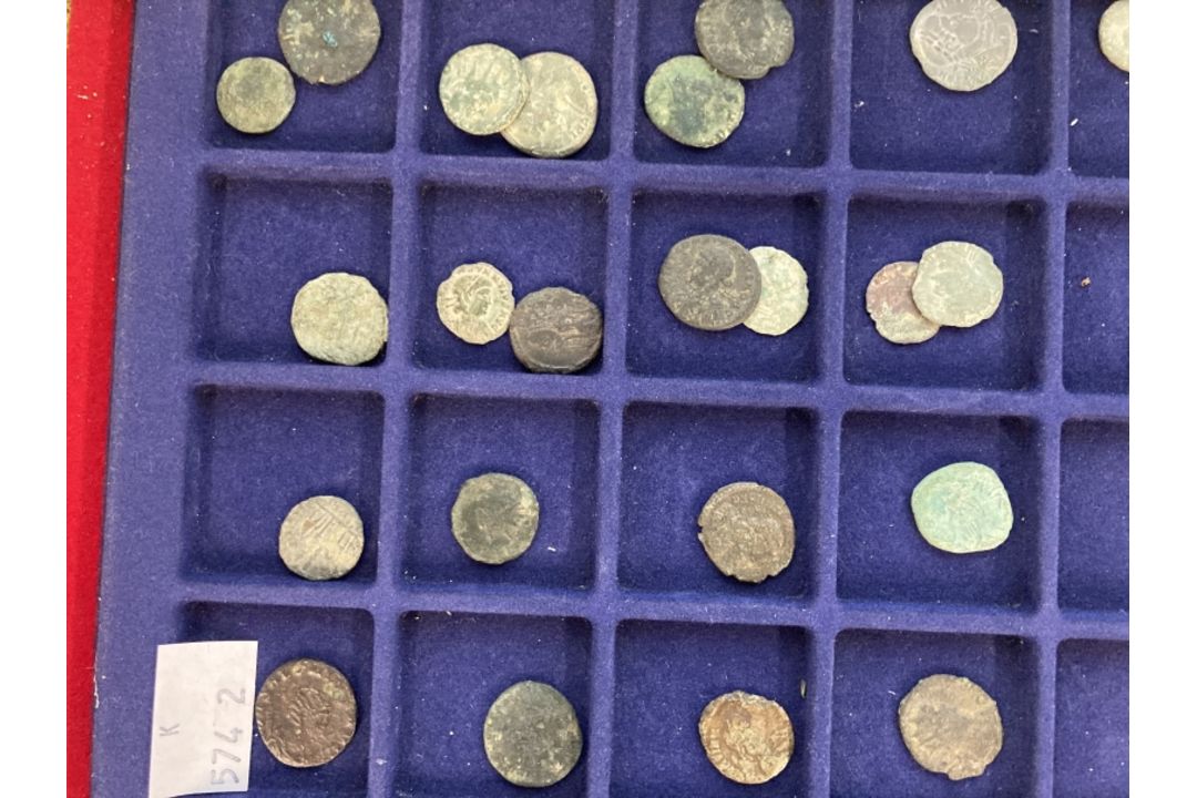 The Wexcombe Collection: Roman copper and bronze surface find coins 1st to 4th Century collected - Image 3 of 8