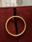 Hallmarked Gold: 22ct yellow gold wedding band. 5g.