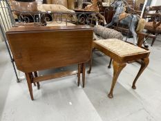 19th cent. Mahogany and oak single pedestal table central inlaid decoration in fruitwoods, supported