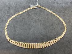 Hallmarked Jewellery: 9ct gold graduated fringe necklet. 16ins. Weight 23.6g.