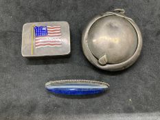 Hallmarked Silver: Circular snuff box engraved with USA flag and white metal brooch set with Blue