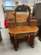 Late 19th cent. Mahogany Duchess style dressing table, central mirror with two banks of drawers