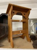 Early 20th cent. Honey oak prie-dieu in an arts and crafts style (good readers lectern).