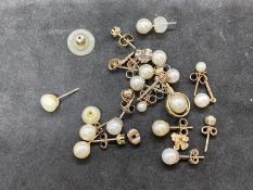Jewellery: Yellow metal earrings plus a pendant, all set with various sizes of cultured pearls.