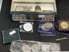 Gold: 9ct gold nib in leather case and a collection of coins to include an American 1922 Dollar,