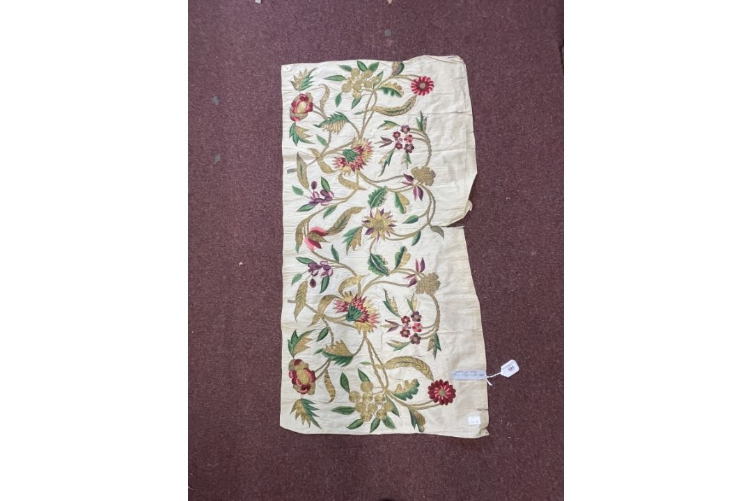 17th/18th cent. Textiles: Silk fragment of a ladies dress, silk organic embroidery embellished - Image 2 of 6