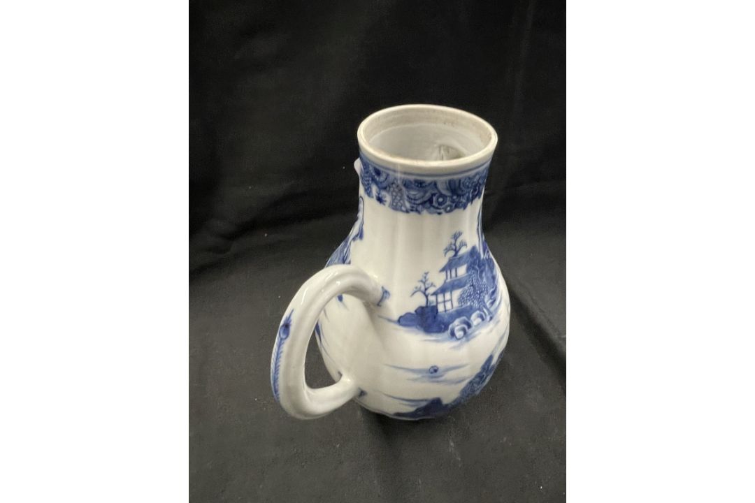 18th cent. Chinese export blue and white coffee pot and cover with building and landscape decoration - Image 5 of 6