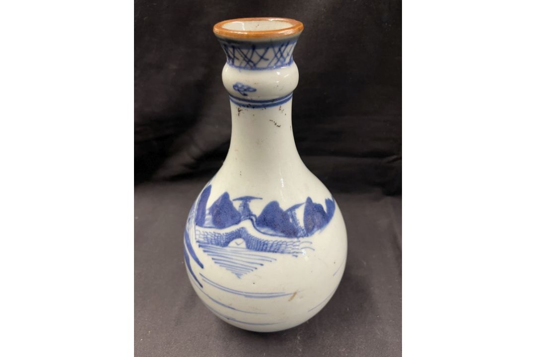18th cent. Garlic head moulded guglet vase with building and landscape decoration. 9½ins. - Image 3 of 6