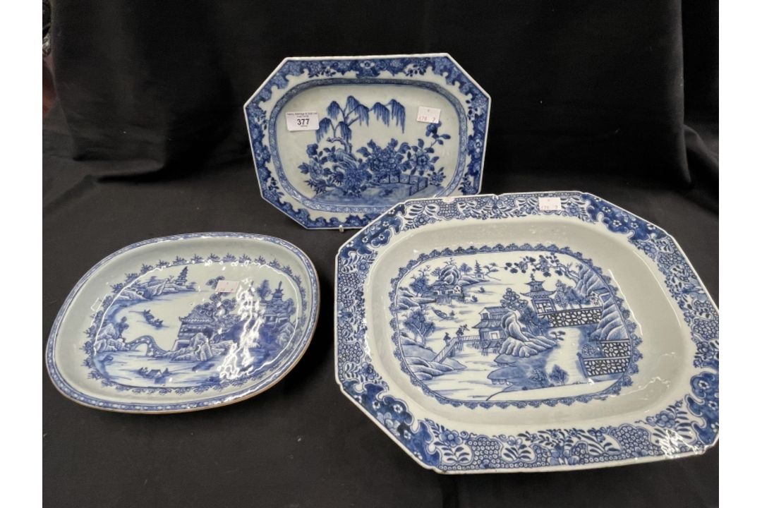 18th cent. Chinese blue and white platters one 15ins with small rim chip, the other 11ins - Image 1 of 7