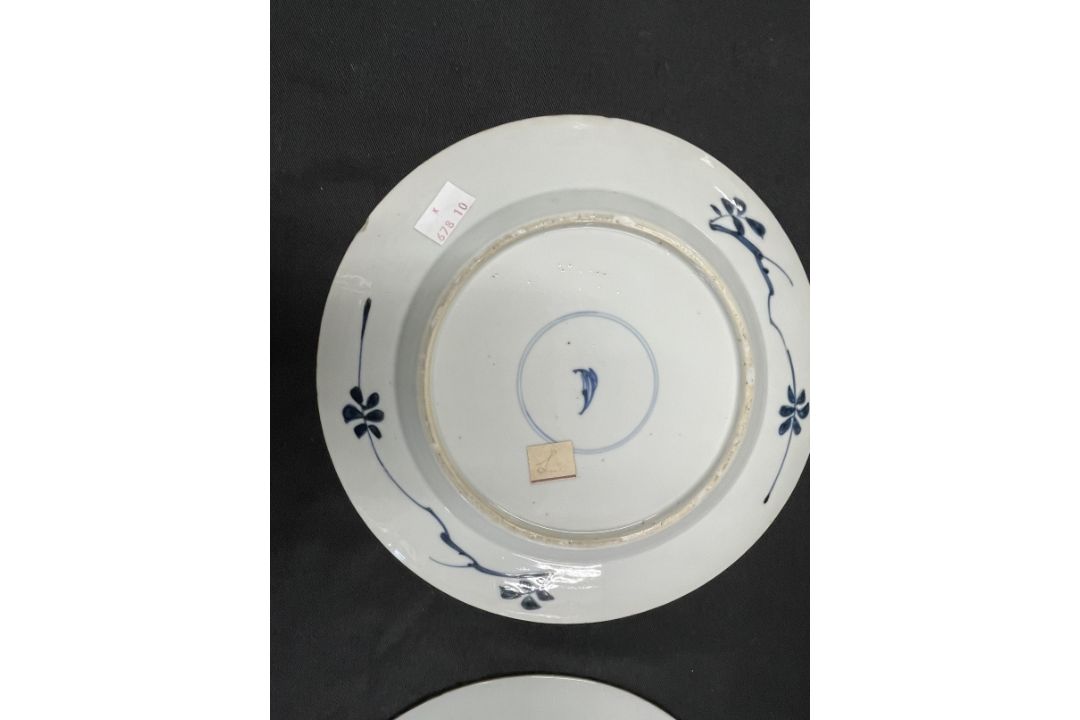 Chinese K'ang-hsi porcelain pair of plates floral motifs Imari polychrome decoration, minor fritting - Image 5 of 5