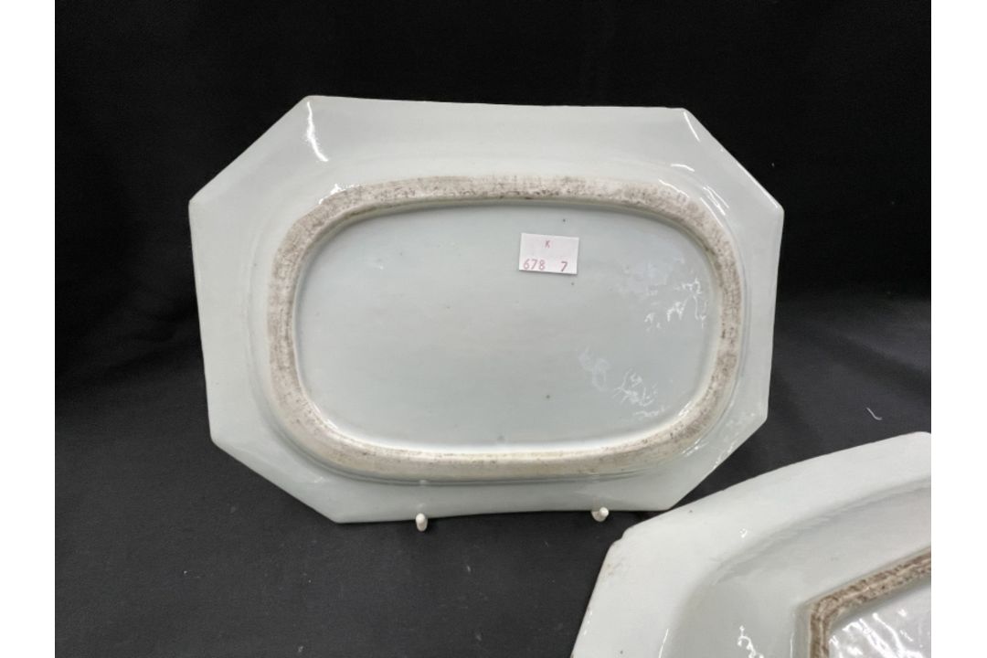 18th cent. Chinese blue and white platters one 15ins with small rim chip, the other 11ins - Image 6 of 7