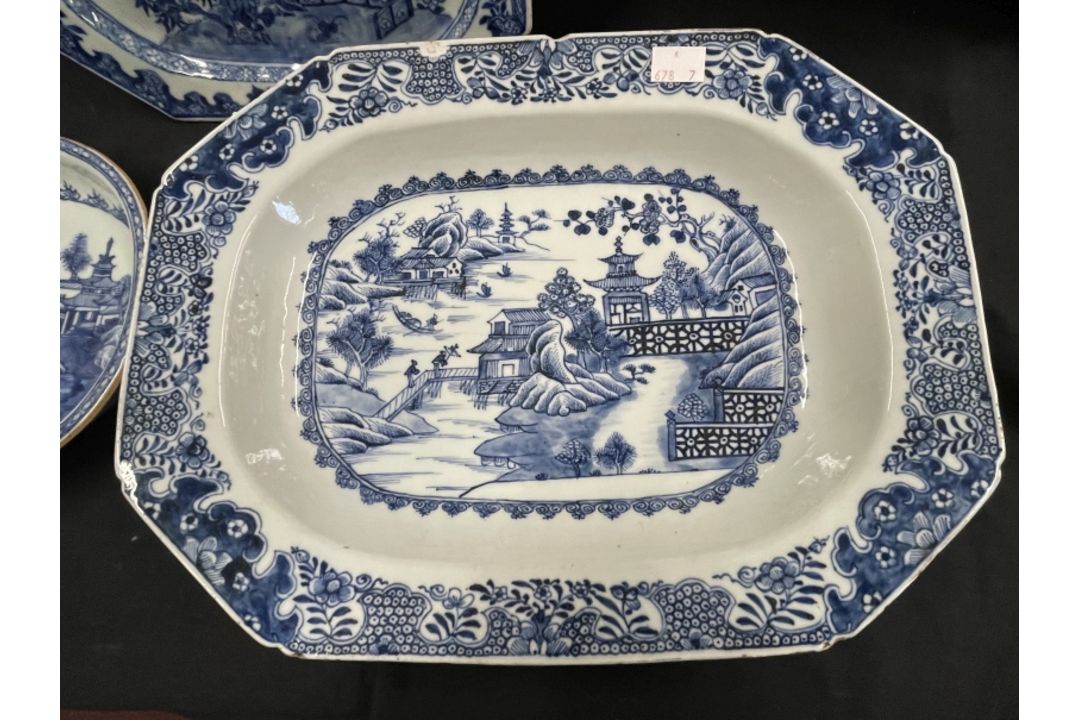18th cent. Chinese blue and white platters one 15ins with small rim chip, the other 11ins - Image 3 of 7