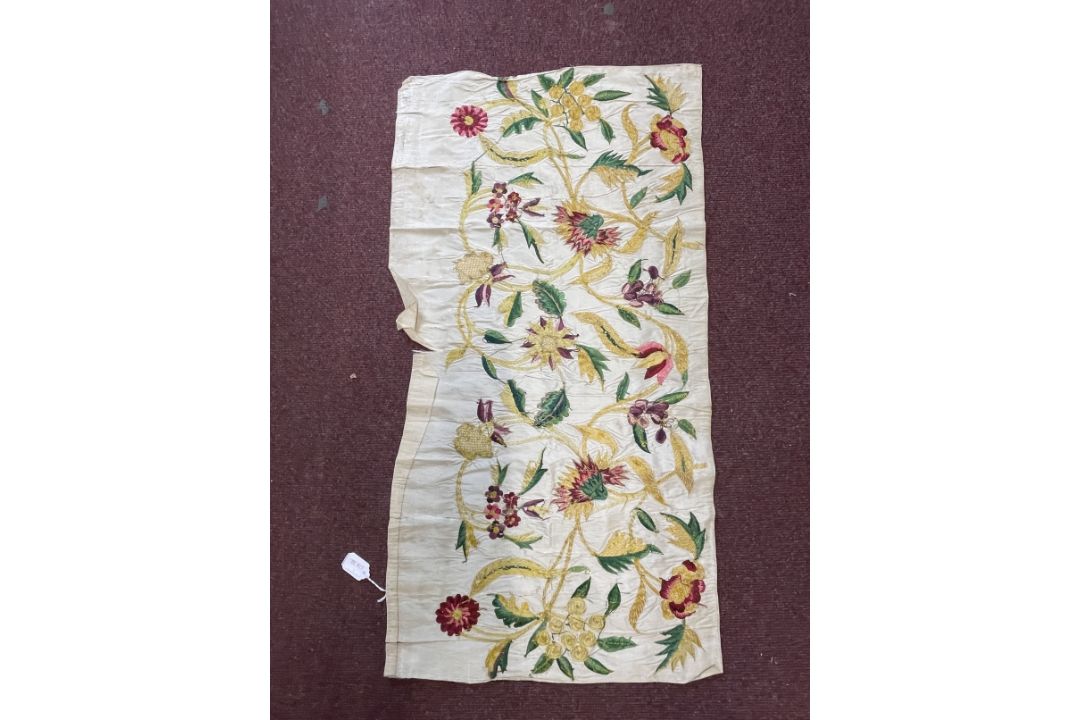 17th/18th cent. Textiles: Silk fragment of a ladies dress, silk organic embroidery embellished - Image 4 of 6