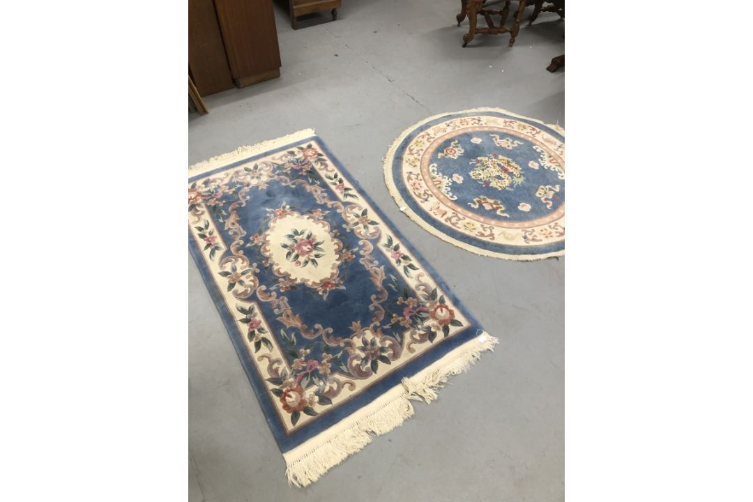 Carpets & Rugs: Chinese hand washed circular rug, blue ground with a central panel depicting - Image 5 of 5
