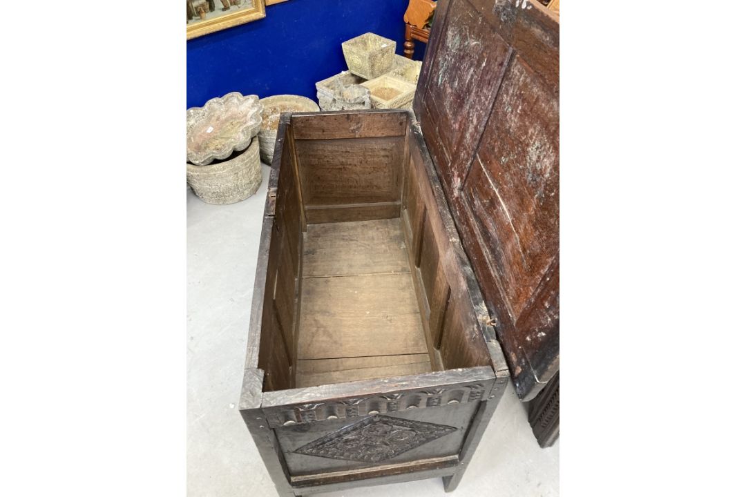 18th cent. Carved oak coffer with sunken two panel lid, original hinges, a three panel front with - Image 2 of 2