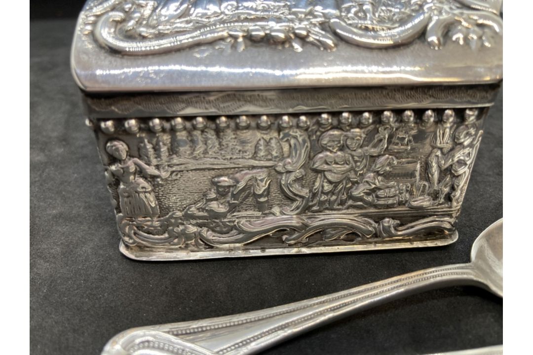 White metal trinket box with Dutch export marks and English import marks plus other Dutch marks. - Image 2 of 4
