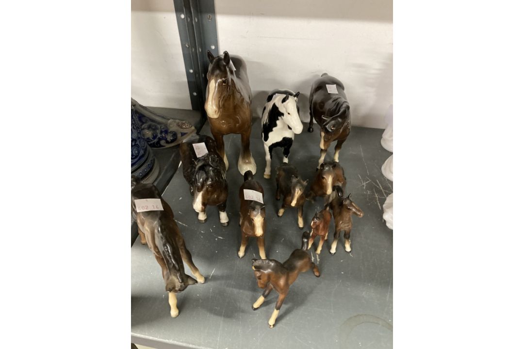 Pottery porcelain Beswick porcelain horses to include brown and white shire horse, black and white - Image 1 of 2