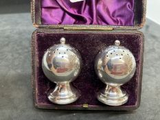 Hallmarked Silver: Boxed pair of salt/pepper condiments, Cornelius Saunders and Frank Shepherd.